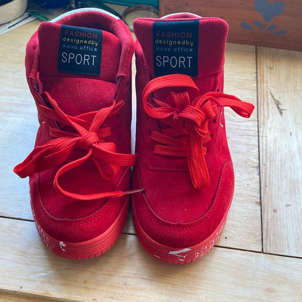 XWXC Office fashion sport shoes.
